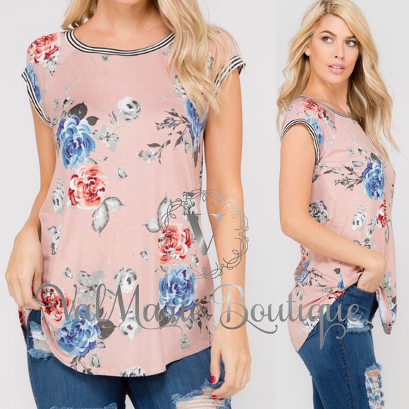 Soft Trendy floral top - Picture 2 of 3